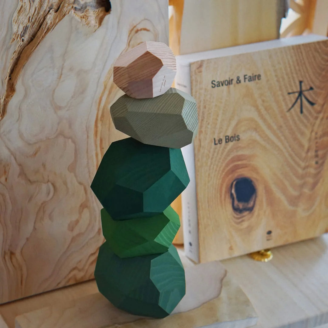 Tumi-isi balancing wooden blocks | BY: Daimon Kanno